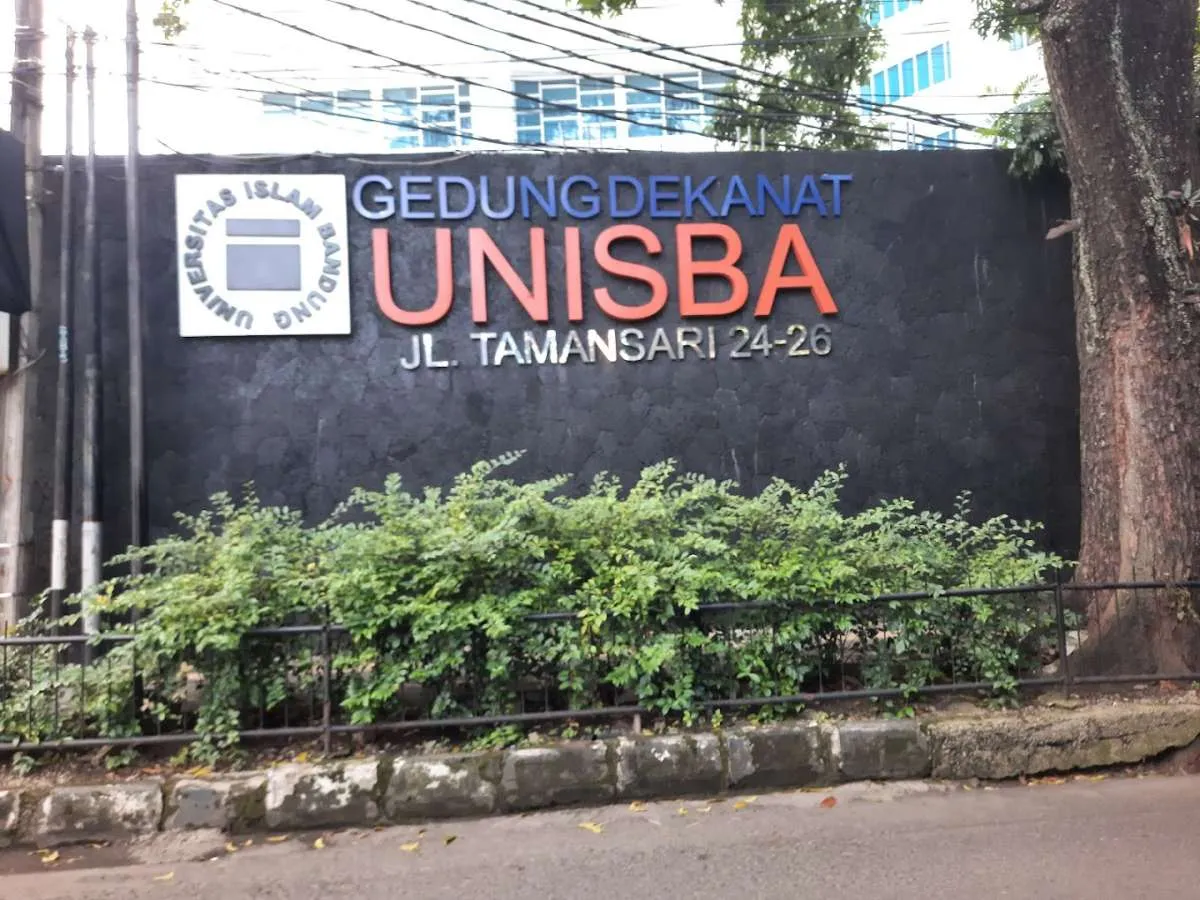 Sebuah Pencapaian, Unisba Kukuhkan Empat Guru Besar