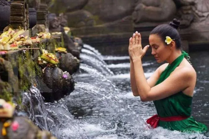 Melukat, Tradisi Pembersihan Diri yang Dapat Anda Coba saat Berlibur ke Bali