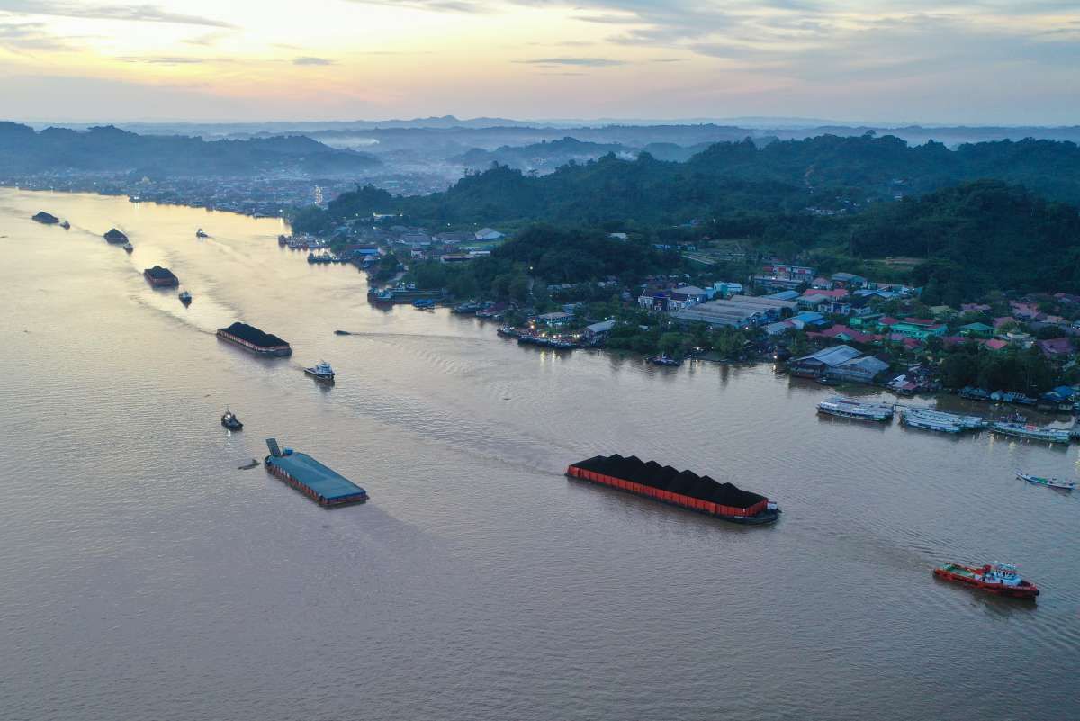 Harga dan Permintaan Turun, Apakah Sudah Saatnya Indonesia Hadapi Kiamat Batubara? 
