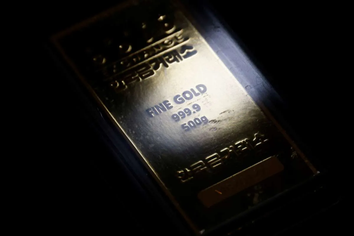 Harga emas ditutup melemah ke US$ 1.818 per ons troi, terseret US Treasury