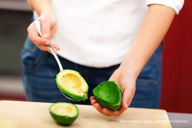 15 Rekomendasi Makanan untuk Menurunkan Kolesterol Tinggi secara Alami Menurut Ahli