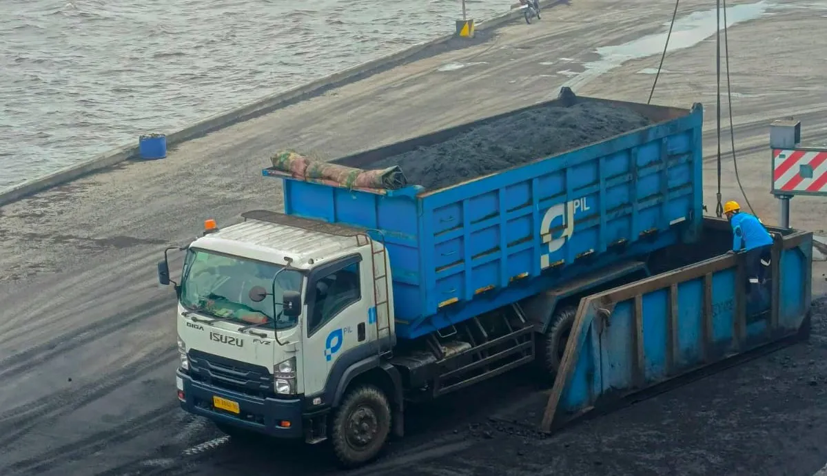 Pelindo Solusi Logistik Perkuat Rantai Pasok Green Coke untuk Industri Strategis