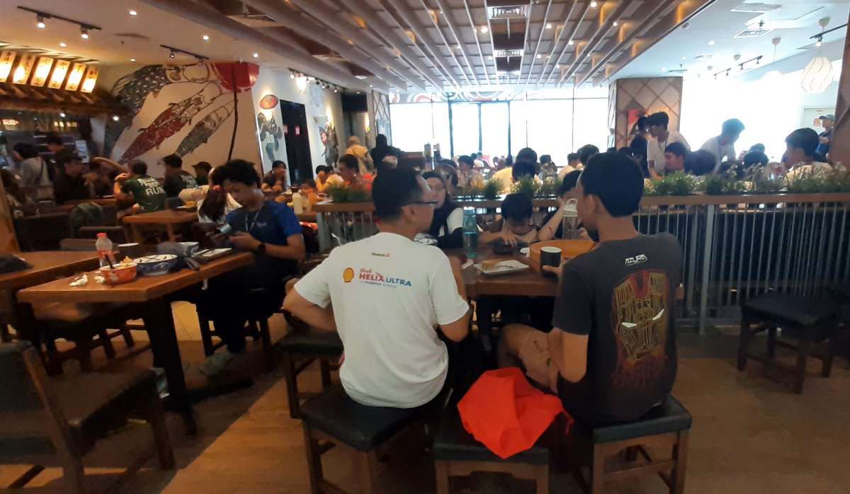 Terpapar Sentimen Domestik, Penjualan Emiten Restoran Tercekik