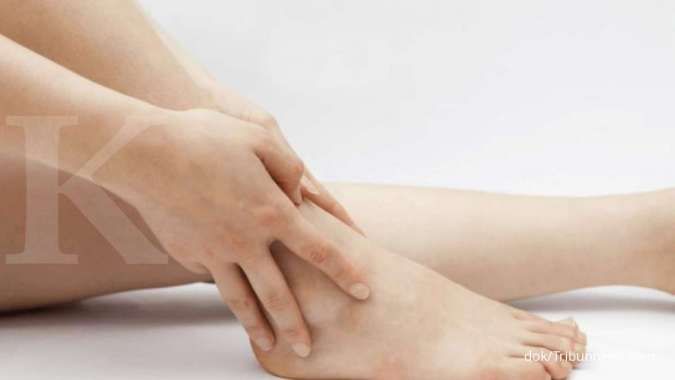 Ada beberapa cara mengobati gejala asam urat pada kaki