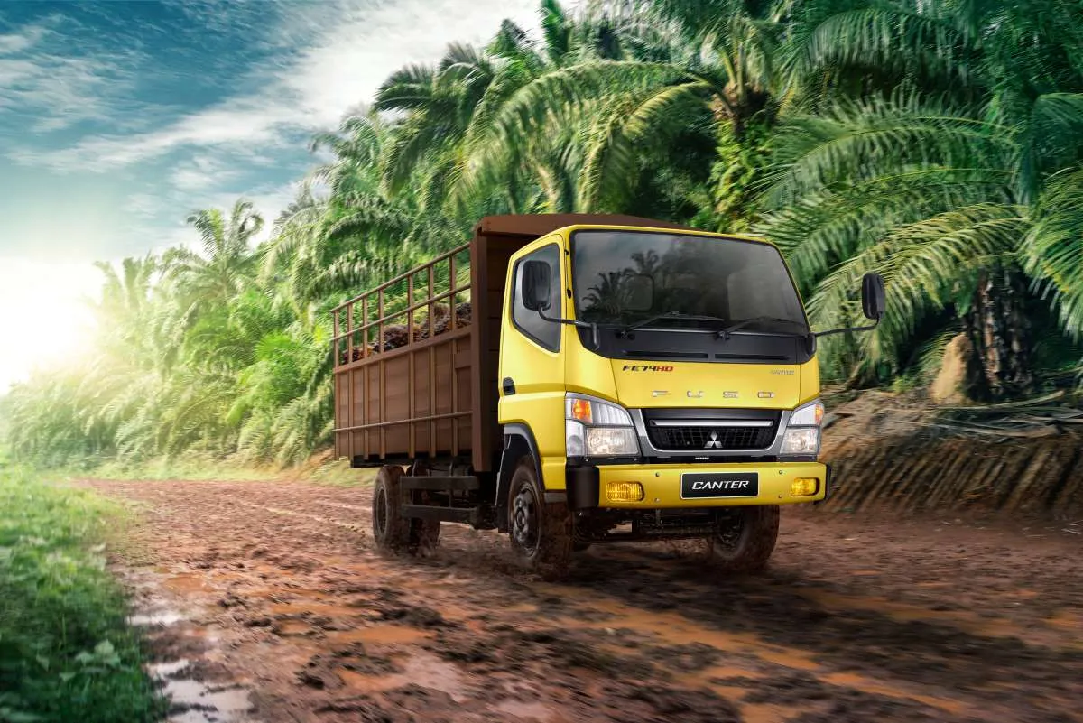 Mitsubishi FUSO Canter Raih 7 Most Popular BrandofTheYear Kategori Kendaraan Logistik