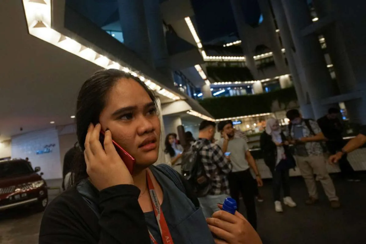Saat gempa terasa, Anies dan PNS Balai Kota DKI berlari keluar gedung