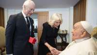 Raja Charles dan Ratu Camilla Kunjungi Paus Fransiskus di Vatikan