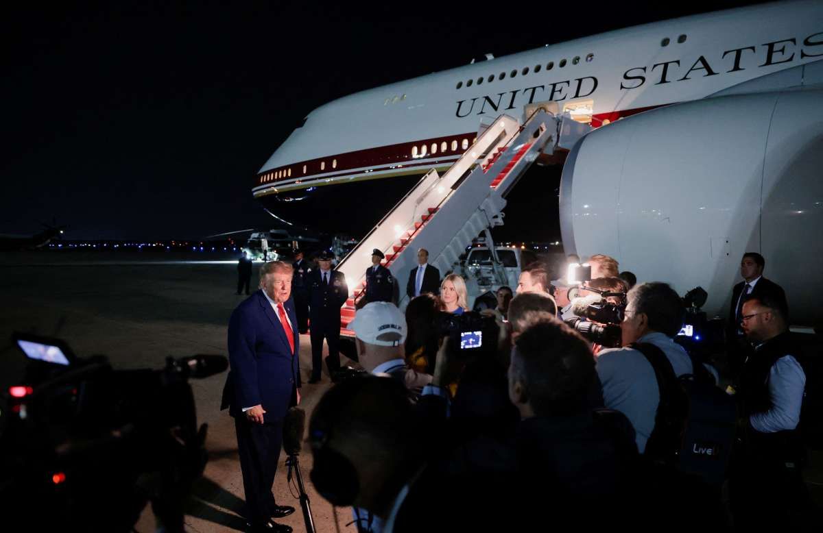 Trump Sebut Pesawat yang Ditumpanginya Berisiko Jadi Target Pembunuhan Iran