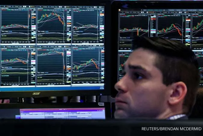 Wall St Gains, Treasury Yields Touch Multi-Month Lows on Fed Fervor