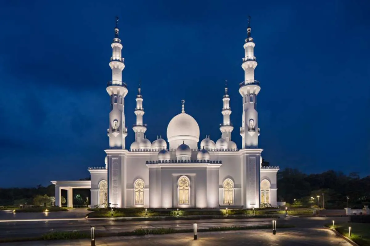 Pengurus Masjid At Thohir: Kami Tak Pernah Melarang Wanita Tanpa Hijab Beribadah