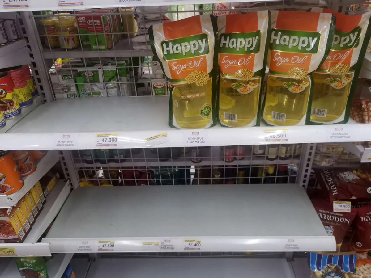 Stok Minyak Goreng di Sejumlah Minimarket Masih Langka Pasca Kebijakan HET Dicabut,