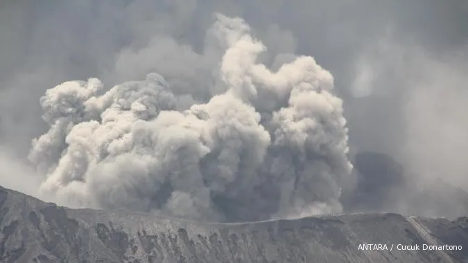 Lokon, North Sulawesi volcano erupts