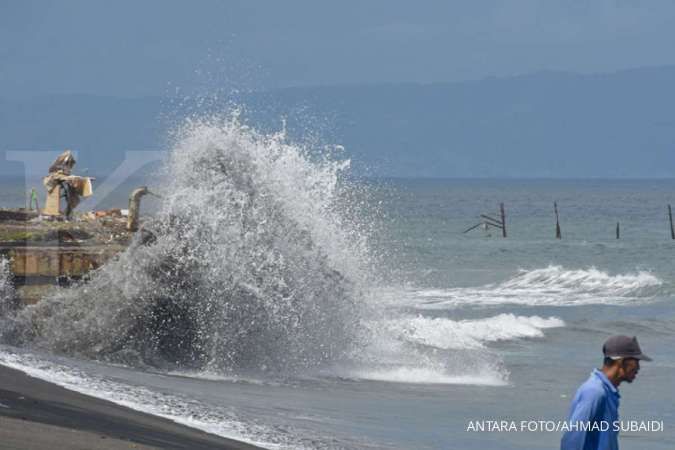 Gelombang di pantai selatan Yogya dapat mencapai 6 meter, nelayan selamatkan perahu