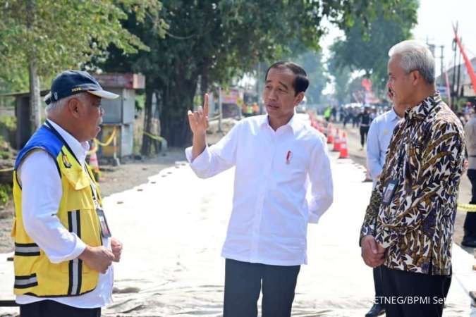 Jokowi Tinjau Penanganan Jalan Daerah yang Rusak di Sragen, Jawa Tengah