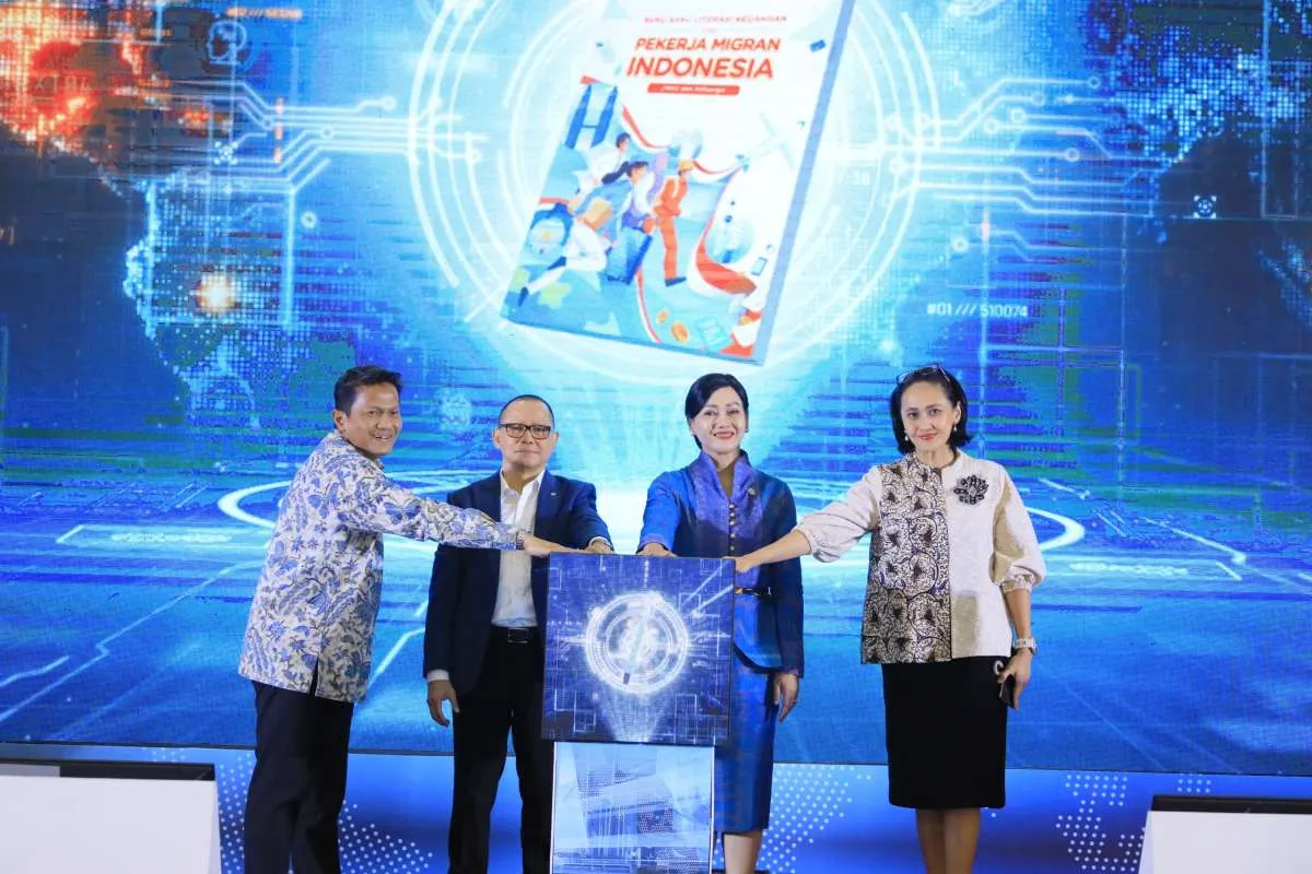OJK Luncurkan Buku Saku Literasi Keuangan Pekerja Migran Indonesia