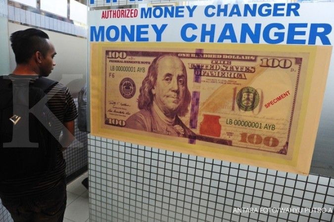 Turis asing di Bali ramai menukar dollar AS