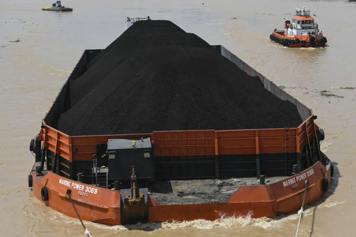 Pasar tertekan, harga batubara acuan (HBA) Juni kembali melorot ke US$ 52,98 per ton