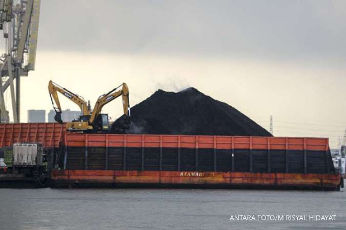 Indonesia Lawmakers Call for Tougher Rules to Avert Another Coal Crisis