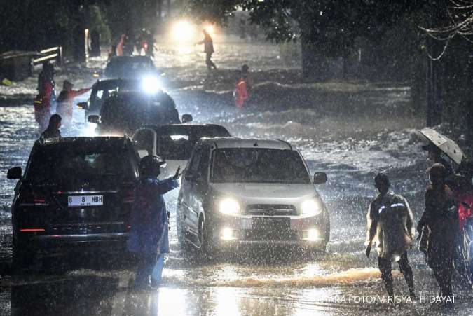 Amankah Mobil Listrik Melintasi Genangan Banjir, Begini Penjelasan Teknisi!
