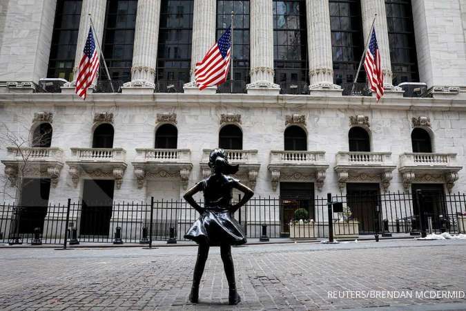 Wall Street turun, investor menunggu sinyal dari The Fed