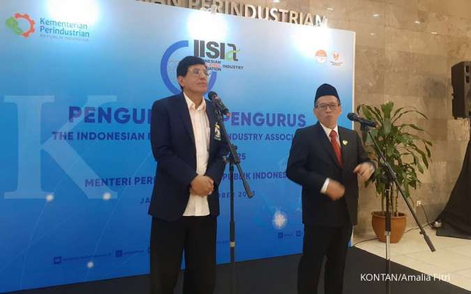 Dirjen ILMATE Taufiek Bawazier bersama Ketua IISIA Purwono Widodo.