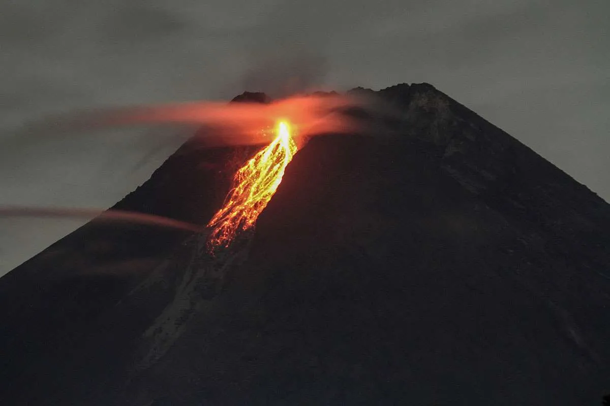 Gunung Merapi keluarkan guguran lava pijar 28 kali pada kamis (25/2) pagi