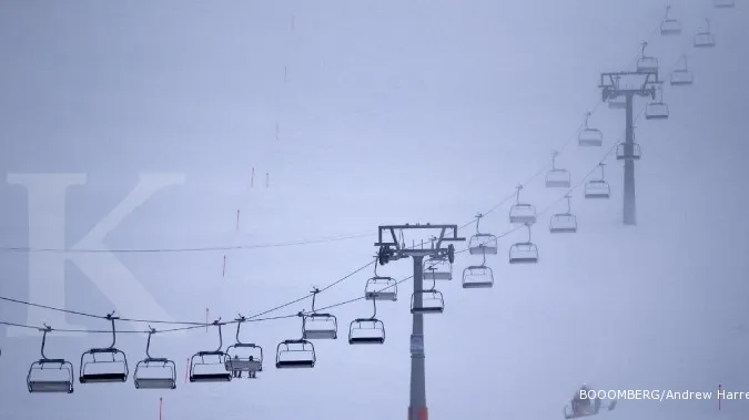 Ski resorts in northern Italy reopen amid COVID-19 worries