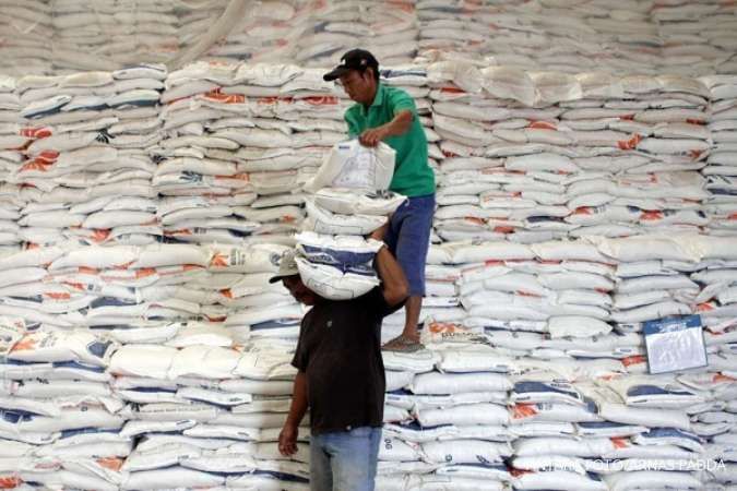 Rem pengadaan, realisasi serapan beras Bulog hingga Oktober baru 1,1 juta ton