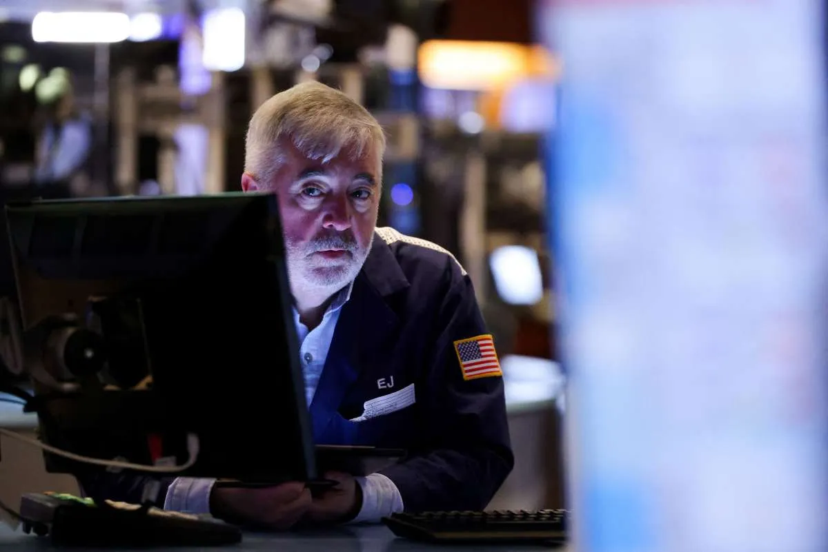 Wall Street Ditutup Melemah: S&P 500 Akhiri Penguatan Beruntun Selama Sembilan Sesi 