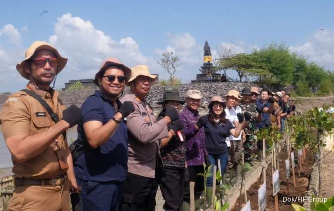  Dukung Program Keberlanjutan di Bali, FIFGROUP Tanam Bibit Mangrove