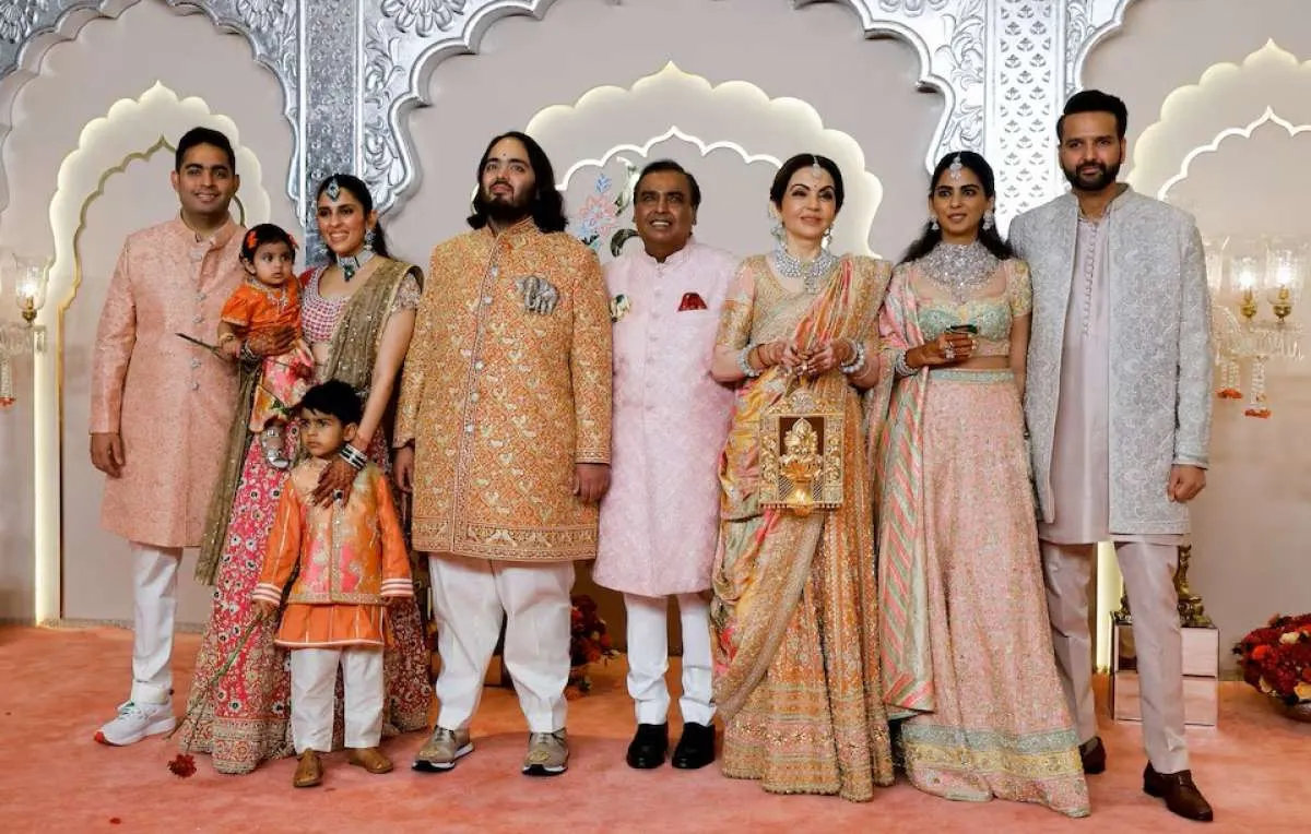 Pernikahan Super Mewah Keluarga Ambani Jadi Ajang Politik dengan Poster PM Modi