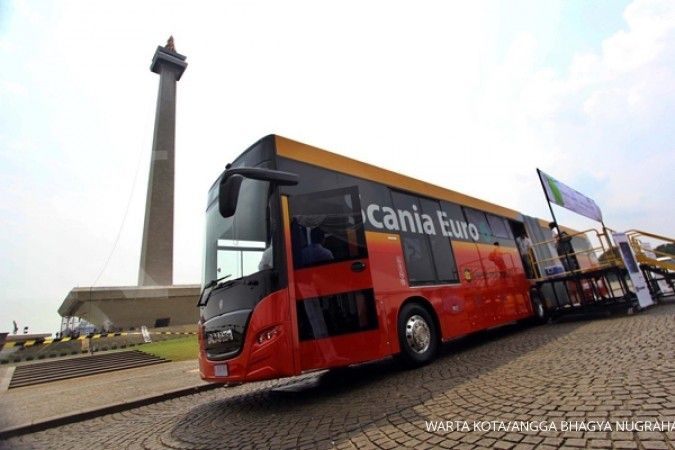 Bus Transjakarta mendorong kinerja UNTR