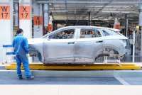 Brussels May Rethink China EV Import Tariffs for Volkswagen, BMW, Sources Say