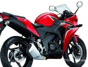 Honda CBR 150R: Tubuh tamping, tampilan garang