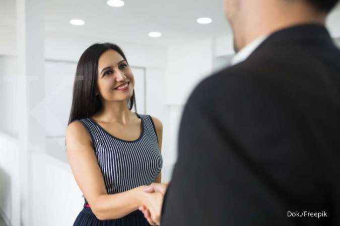 Supaya Terlihat Positif di Hadapan Orang Lain, Terapkan 7 Body Language Ini