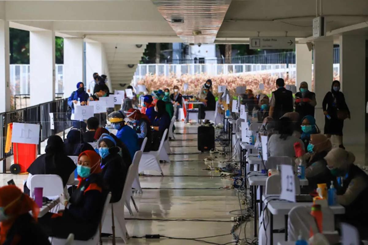 Pemerintah sasar petugas pelayanan publik hingga pedagang pada vaksinasi tahap dua