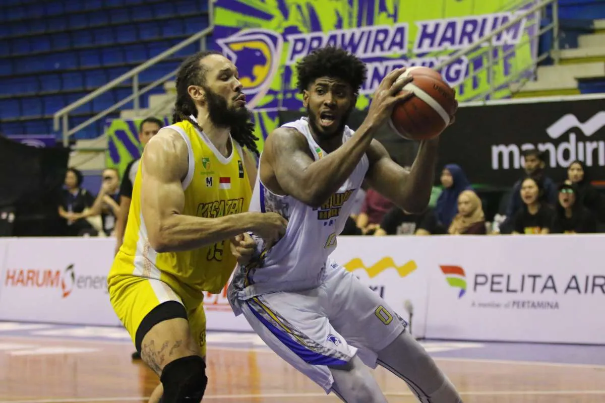 Prawira Harum Bandung Sukses Kalahkan Kesatria Bengawan Solo 64-62