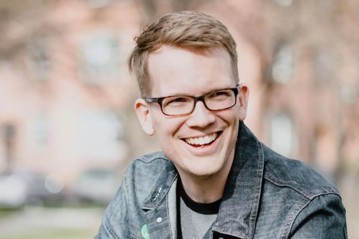 Pesan Hank Green untuk Gen Z: Pasar Saham Bukan Skema Ponzi