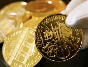 Pelemahan dolar dan rencana bailout Irlandia membuat emas diburu