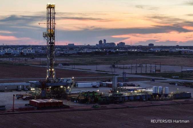 Minyak Dunia Ditutup Naik 1% Senin (24/11): Dipicu Ekspektasi Suku Bunga The Fed