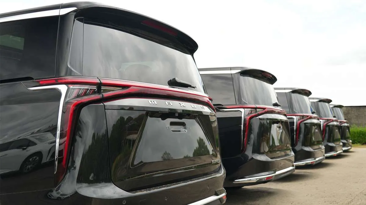 Maxus Serahkan MIFA 7 dan MIFA 9 Produksi Lokal Pertama ke Pelanggan