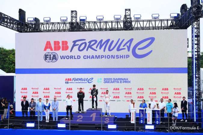 Podium juara ABB FIA Formula E Jakarta