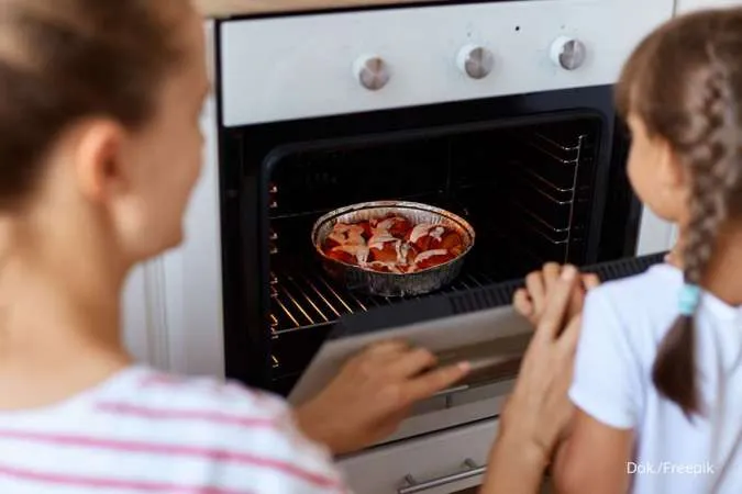 Jarang Dicuci, Sarung Tangan Oven Bisa Jadi Benda Paling Kotor di Dapur