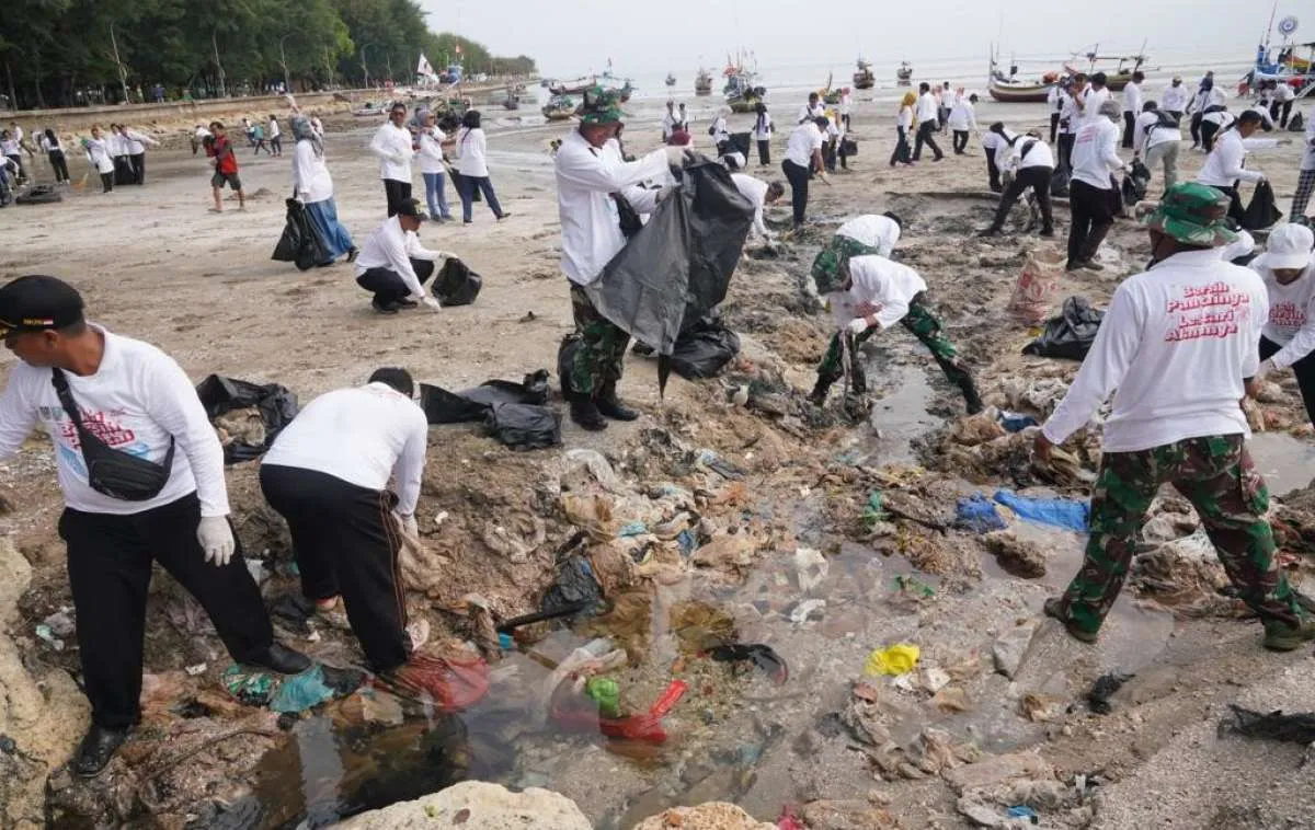 Yayasan WINGS Peduli Berkolaborasi dengan Pemerintah Jatim & Tuban Gelar Aksi Pantai