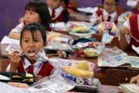 DPR Kritik Pelaksanaan MBG, Sebut Ada Ulat Dibuah Hingga Nasi Yang Keras