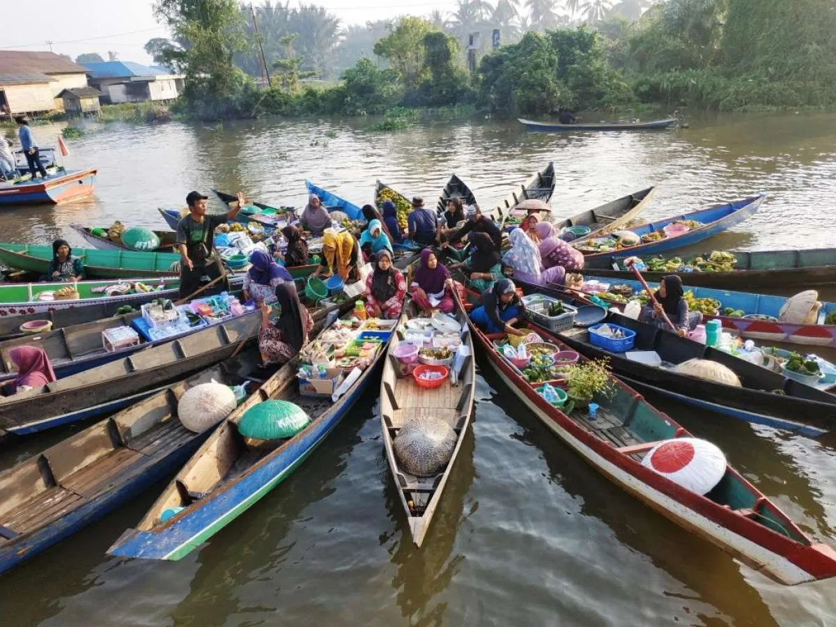 Melancong ke Banjarmasin dari kapal klotok sampai pasar terapung
