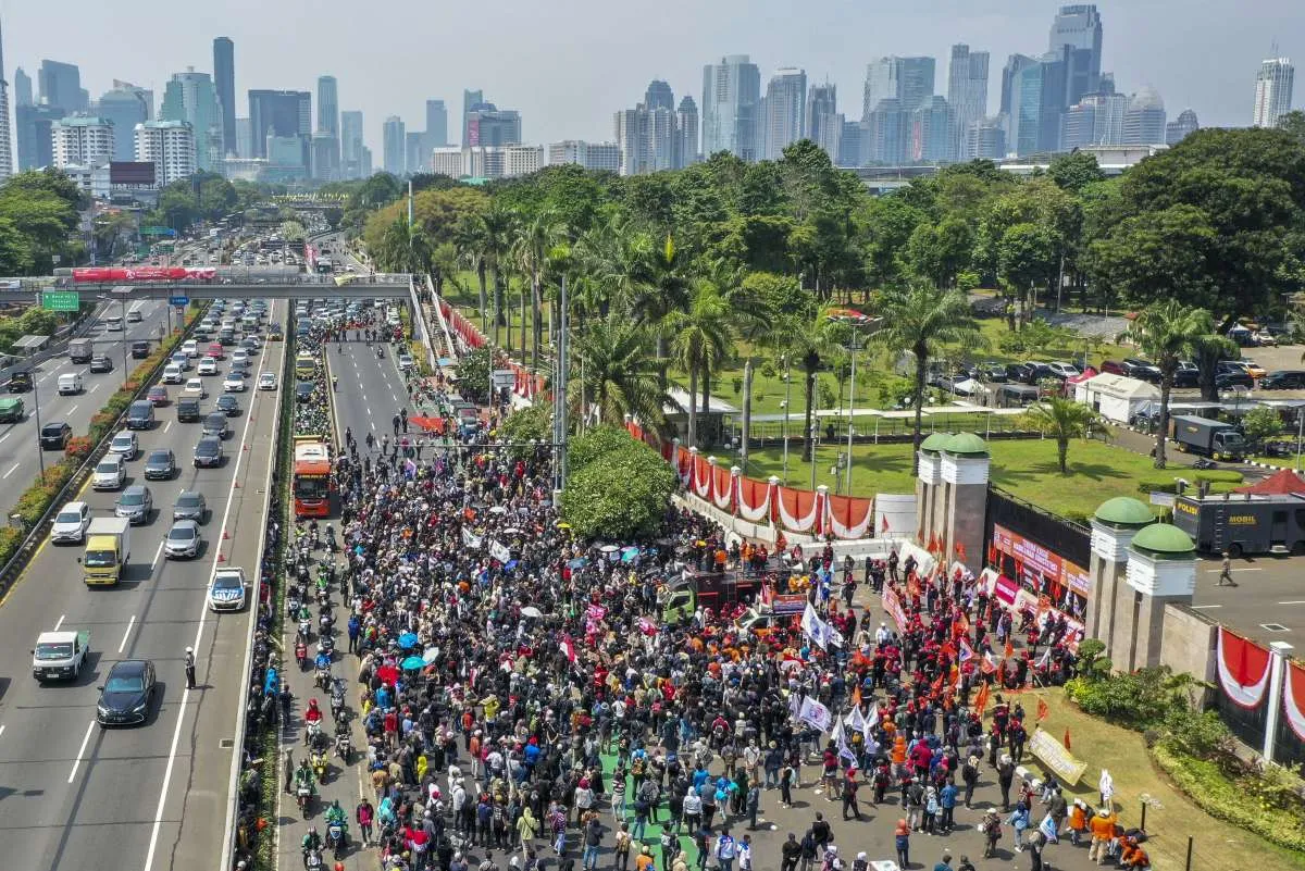 Demo Buruh Tuntut Kenaikan Upah 8,5%-10%, Berikut Perhitungan UMP 2026 Versi Buruh
