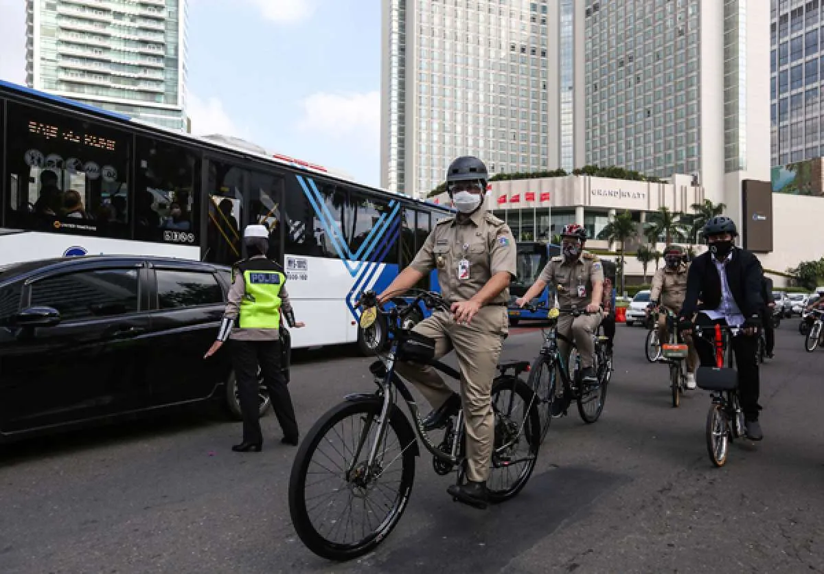 Ikuti tren bersepeda, Anies ajak masyarakat sering-sering gowes