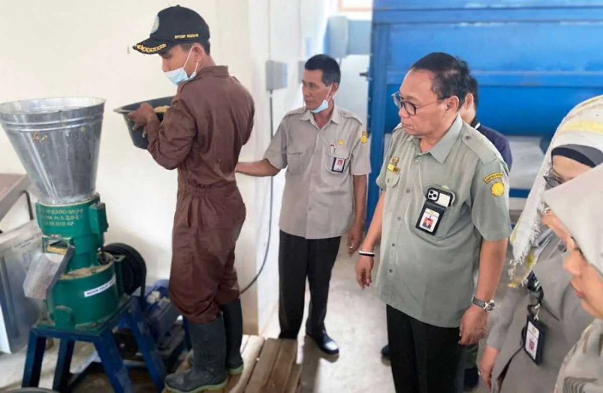 Kementan Resmikan Pabrik Pakan Ternak Mini di Politeknik Pembangunan Pertanian Bogor