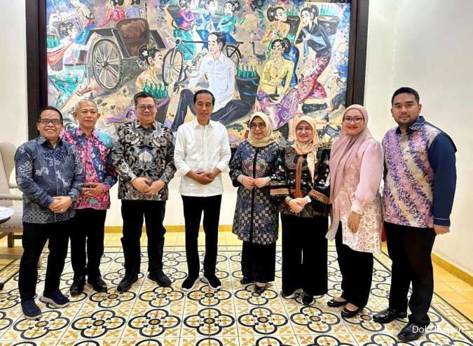  Taspen Serahkan Manfaat Program Pensiun dan THT Kepada Mantan Presiden Jokowi